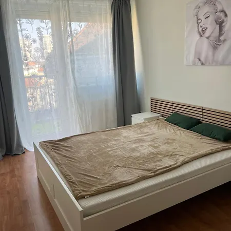 Novy 3 Izbovy Mezonet V Centre Mesta 아파트
